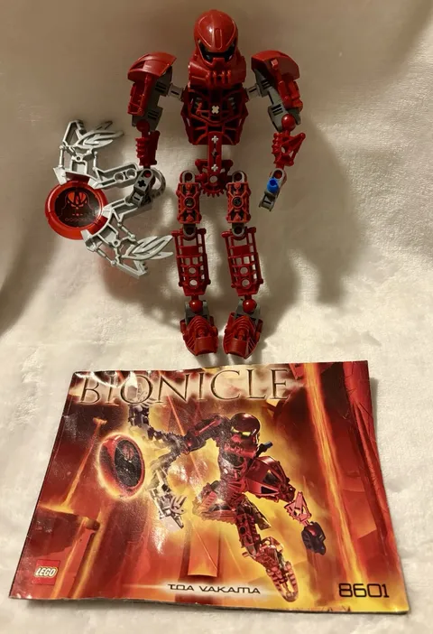 Lego Bionicle 8601 Vakama with Red Kanoka Disc & Manual