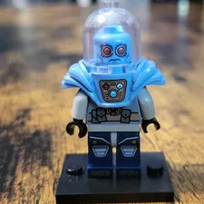 LEGO Minifigure Mr. Freeze Style Light Blue Armor Cape Clear Dome Helmet