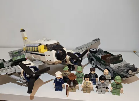 LEGO Indiana Jones Peril in Peru 7628 AND 7625 chase Incomplete with Minifigures