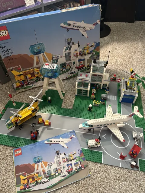 LEGO City Airport  10159 99% Complete w/ Box & Instructions 2004 - Read Notes