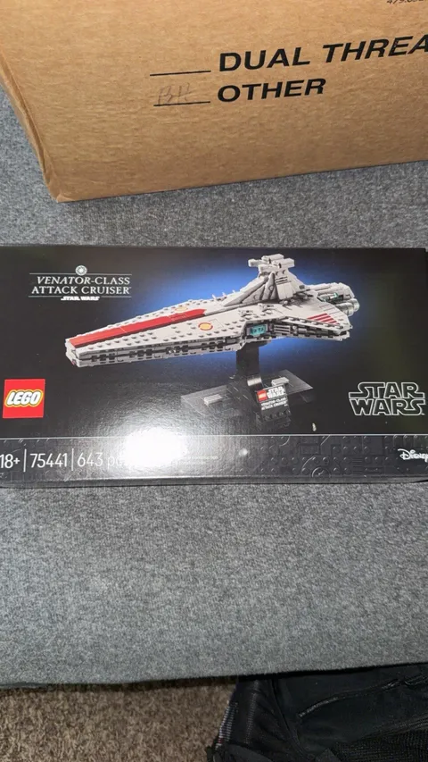 LEGO Venator-Class Republic Attack Cruiser Star Wars Set 75441, 643 Pieces