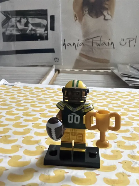 GREEN BAY PACKERS NFL FOOTBALL PLAYER LEGO MINIFIG brett favre aaron rodgers
