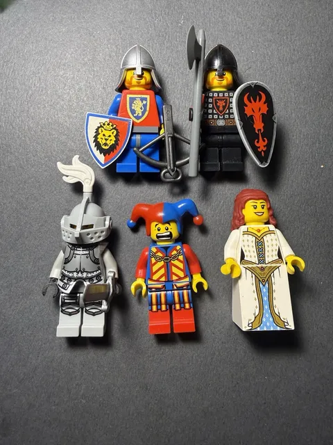 LEGO Medieval Castle Heroic Knights Jester Col132 Dragon Lion Princess Cas533