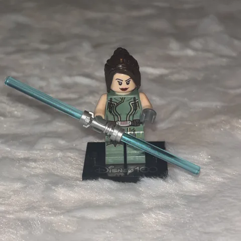 100% Real Authentic LEGO Star Wars Minifigure Satele Shan sw0389 + Lightsaber 