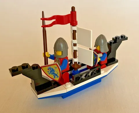 Lego Castle: 6017 King’s Oarsmen - 100% Complete W/Minifigures