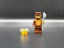 LEGO MINIFIGURE MINECRAFT HONEY BEAR SKIN MIN136 WITH AXE AND ANGRY BEE