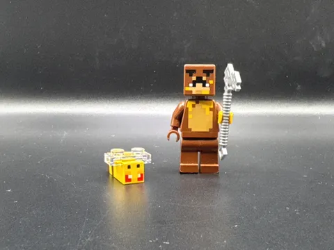 LEGO MINIFIGURE MINECRAFT HONEY BEAR SKIN MIN136 WITH AXE AND ANGRY BEE