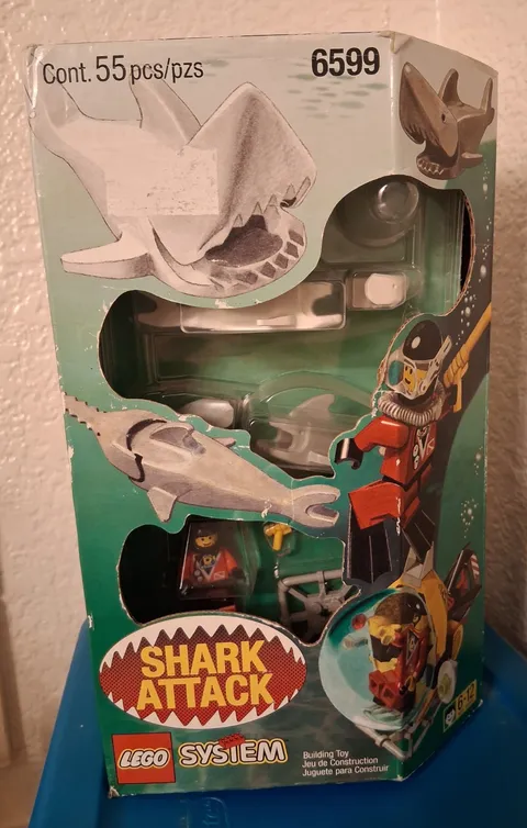 Lego Town Shark Attack #6599 Mint in Sealed Box 1997 Vintage, 55 pieces, divers