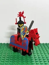 LEGO Knight Castle Minifigure Red Dragon Plumes 6086 Black Horse Barding