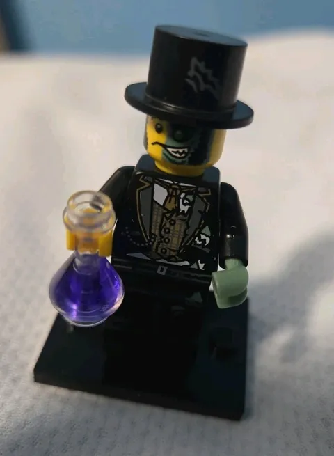 LEGO Collectible Minifigures Series 9 (71000) Mr. Good and Evil Complete 