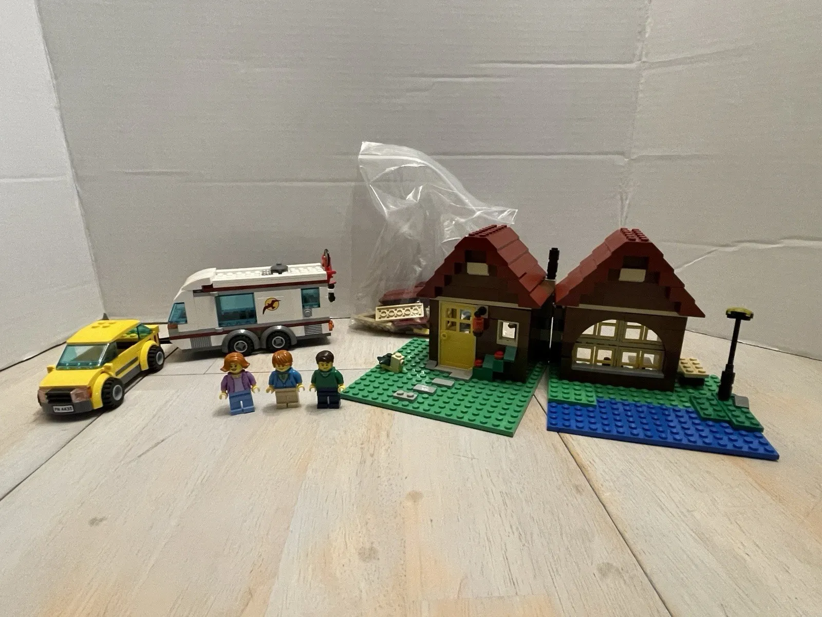 Lego Cabin & Camper RV 5766 & 4435 Creator City Minifigures Car Lot