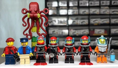 LEGO City: Deep Sea Exploration Vessel (60095) MINIFIGURES ONLY Divers Ocean