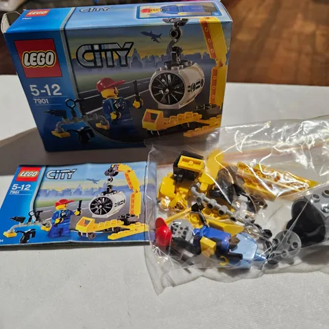 LEGO City Airport Set 7901 Airplane Mechanic 100% COMPLETE Pilot Engine