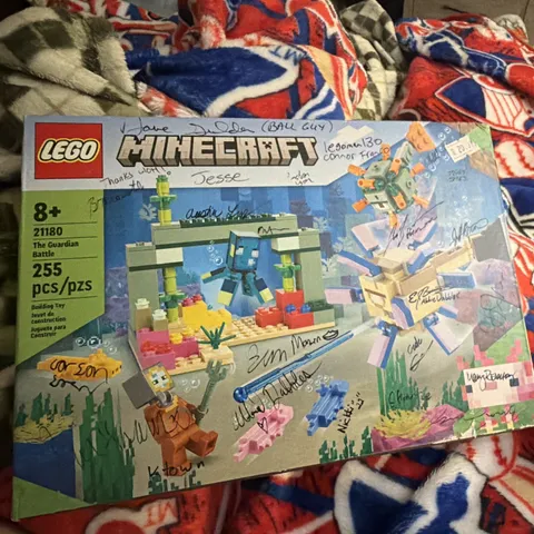 LEGO Minecraft: The Guardian Battle (21180) Brand New Sealed Damaged Box Retired
