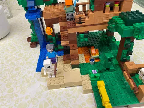 LEGO Minecraft: The Jungle Tree House (21125) 100% complete no box/instructions