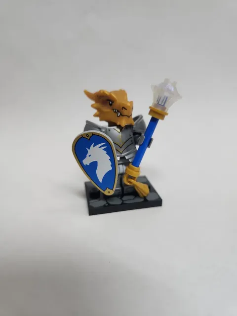 LEGO MINIFIGURES Dungeons And Dragons: Dragonborn Paladin