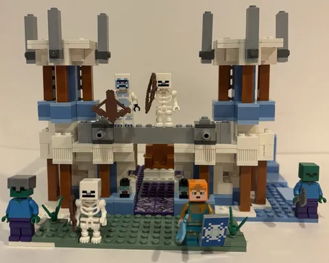 LEGO Minecraft The Ice Castle 21186 Used 100% Complete!