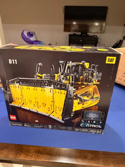 LEGO TECHNIC: Bulldozer 42131 App-Controlled Cat D11 New Mint Box Dozer Complete