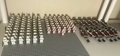 (103) LEGO Star Wars Clone Trooper minifigure lot w/ (12) speeders lot