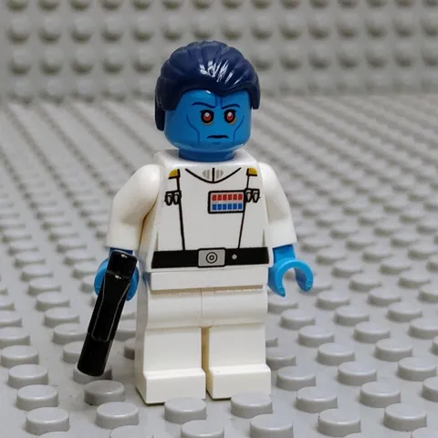 Lego Star Wars Grand Admiral Thrawn Minifigure. Mint Condition. Authentic. 