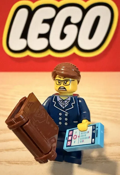Lego Hidden Side Rose Davids Minifigure With Accessories 