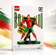 LEGO 43016 Cristiano Ronaldo Soccer Legend 854pc New Sealed Damaged Box