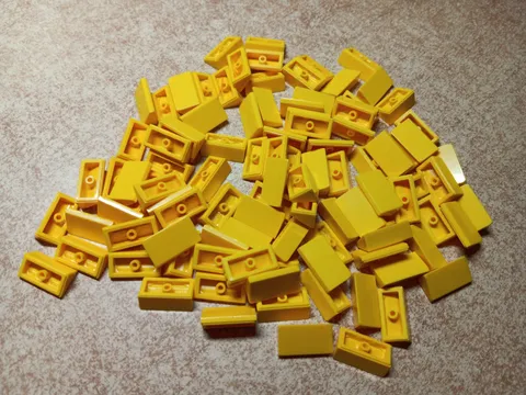 LEGO BULK LOT OF 100 YELLOW SLOPE 30 DEGREE  1 X 2 X 2/3  #85984