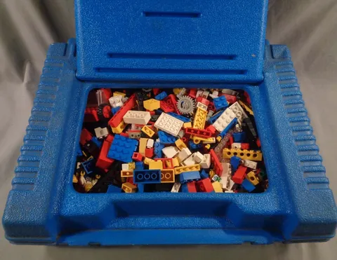 2.67 lb. Lot Assorted Vintage Plastic Toy Lego Brick Blocks in Lego Case