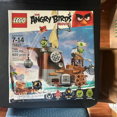 LEGO The Angry Birds Movie: Piggy Pirate Ship (75825) NIB FS BOX IS DAMAGED