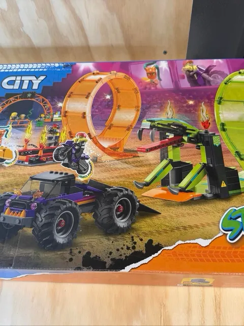 LEGO City Stuntz Double Loop Stunt Arena building toy