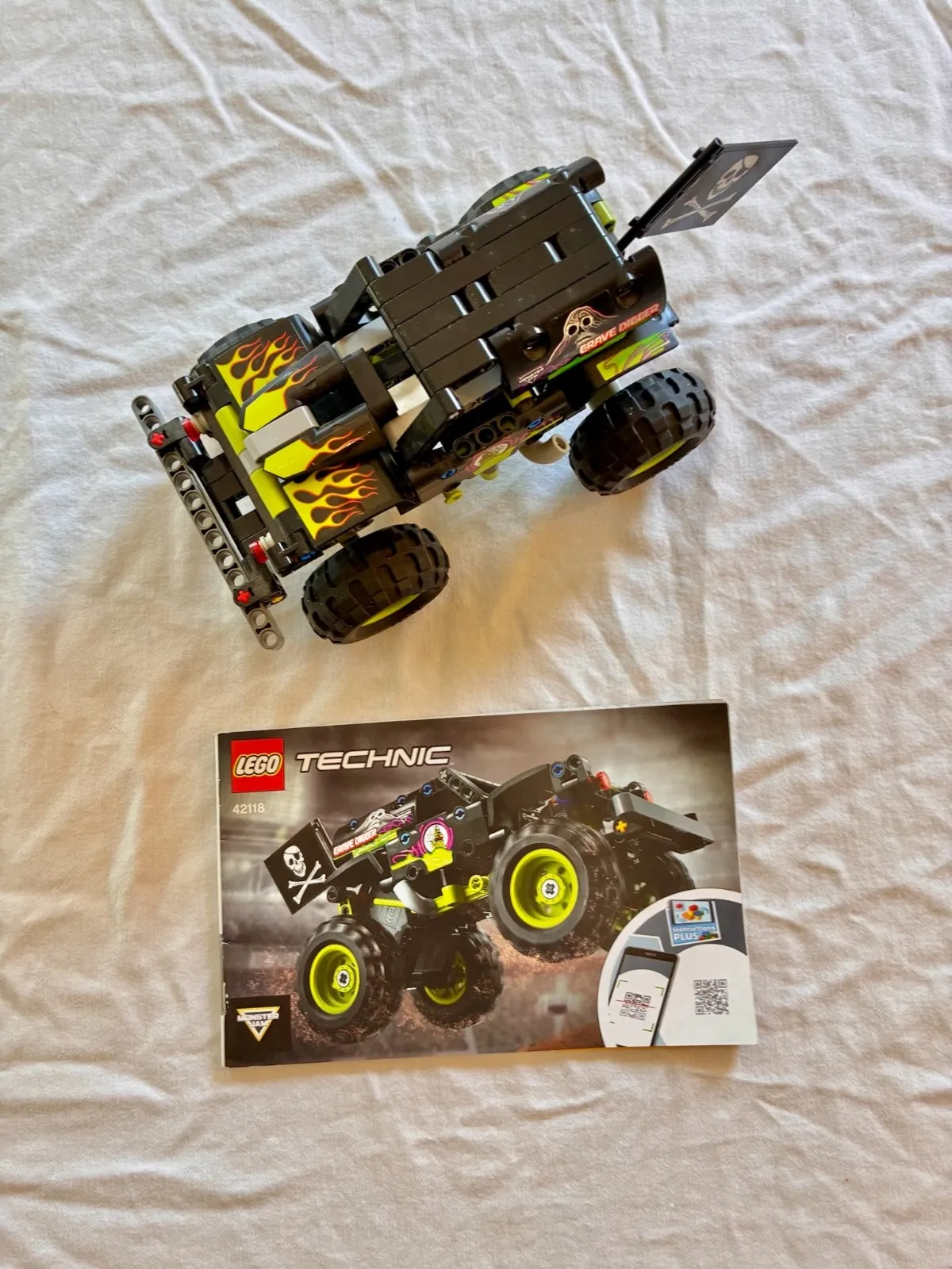 *retired* LEGO: Monster Jam Grave Digger (42118) 100% complete with manual