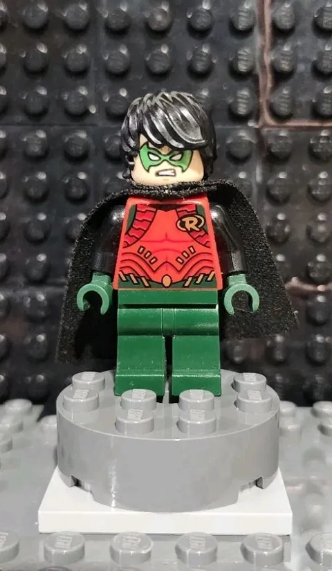 LEGO Robin Minifigure - 76034 DC Batman Harbor Pursuit - GENUINE MINT