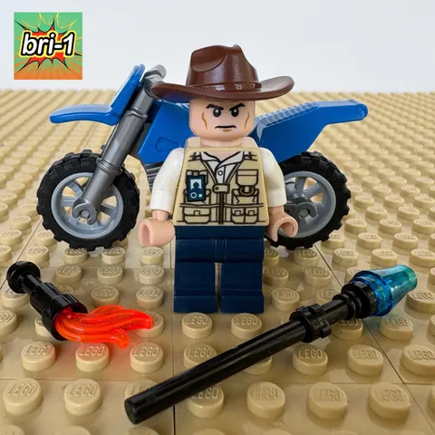 LEGO, Jurassic World 🦕 Vet + Motorcycle TORCH, jw009, 75918 T. REX TRACKER 2015