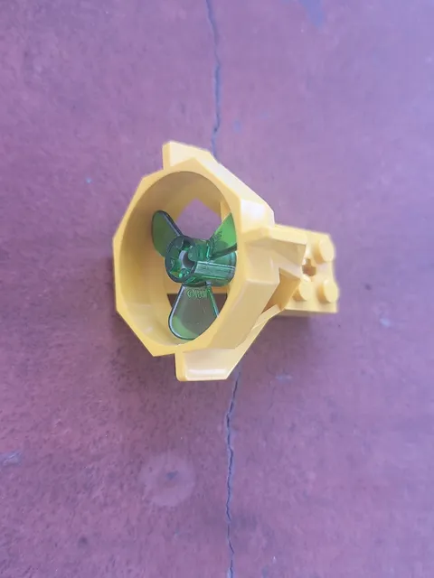 6040 LEGO Part with Green Propeller Yellow Housing, Submarine