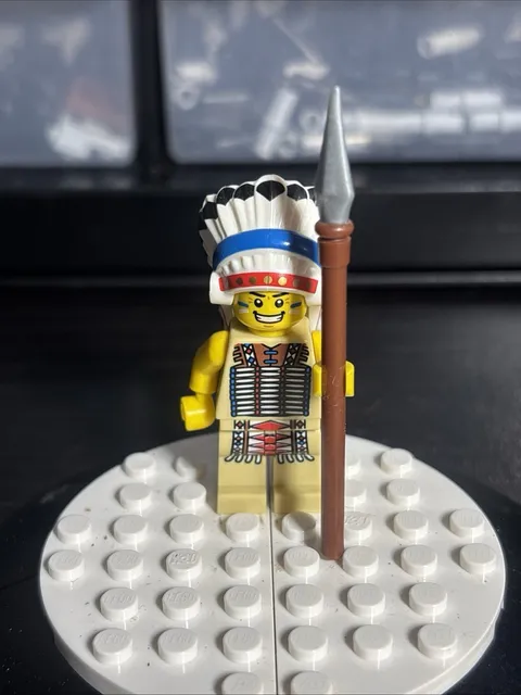 LEGO 2011 Minifigure Indian Tribal Chief Series 3