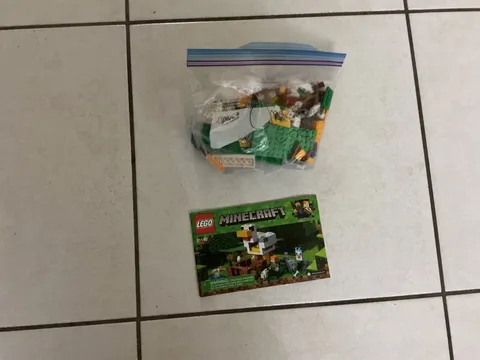 LEGO Minecraft: The Chicken Coop (21140)