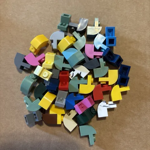 Lot Of 40 LEGO Parts 6091 Brick Modified 1 x 2 x 1 1/3 w Curved Top