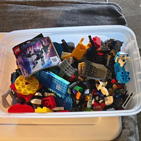 LEGO Bulk Lot Marvel Avengers Mixed Pieces in Storage Box, Multicolor, 76204