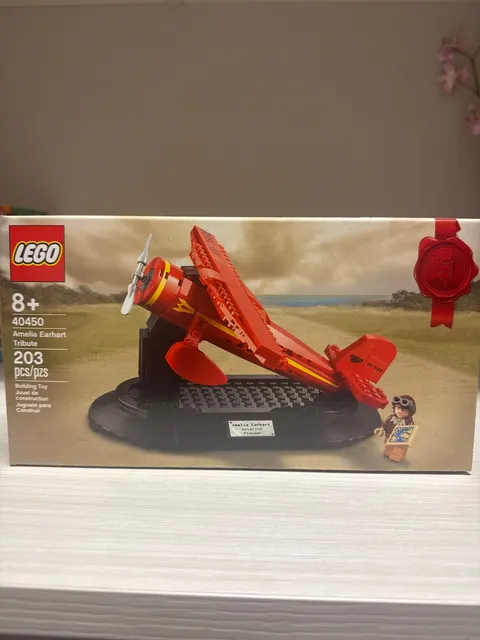 LEGO Promotional: Amelia Earhart Tribute (40450)