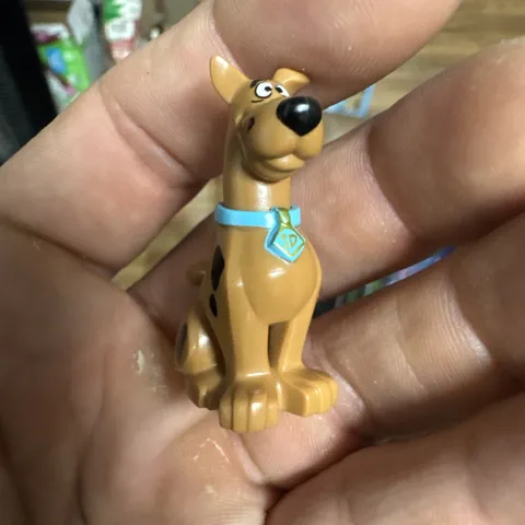 LEGO SCOOBY-DOO MINIFIGURE SITTING DOWN VERSION