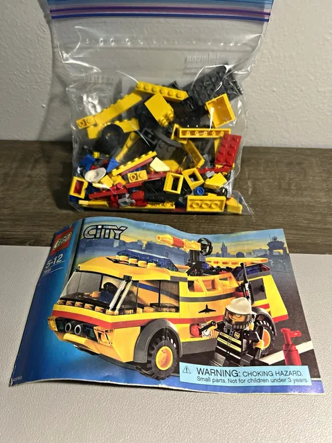LEGO City 7891 Airport Fire Truck 2006 Complete w/ Minifig Instructions Retired