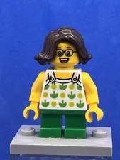 Child, Girl with Green Apples - LEGO City Town twn370
