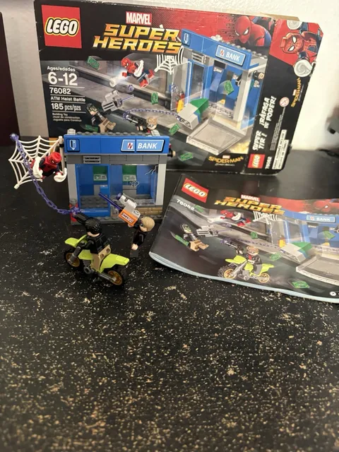 LEGO Marvel Super Heroes ATM Heist Battle 76082