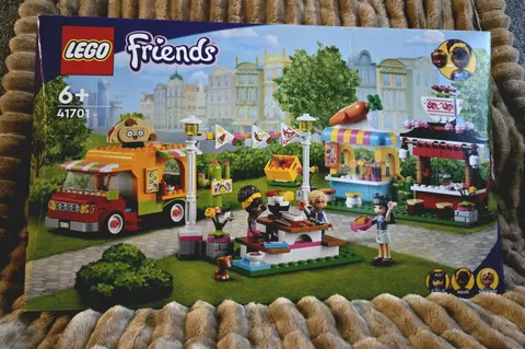 LEGO FRIENDS: Street Food Market (41701)