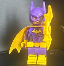 LEGO Batgirl Minifigure Purple Suit w/ Yellow Cape - The LEGO Batman Movie