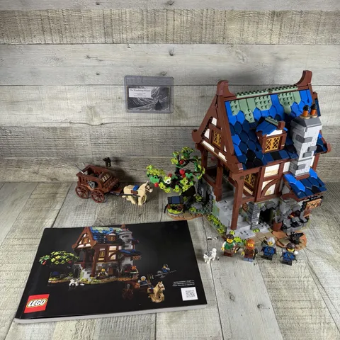 LEGO Medieval Blacksmith 21325 Ideas Castle Complete Set w/ Minifigures/Box
