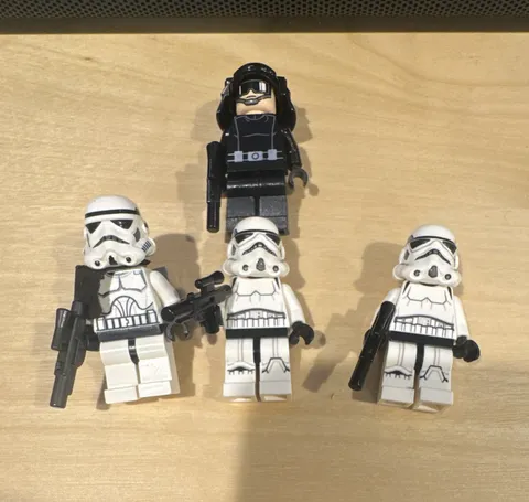 LEGO Star Wars Stormtrooper Minifigure Lot of 4 (blasters included)
