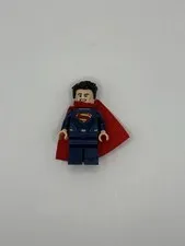 LEGO DC Superman Minifigure SH0220 – Dark Blue Suit, Red Boots – Exclusive - 2D