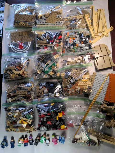Lego 76052 Batman Classic TV Series Batcave + GWP 99% Complete Read Description 