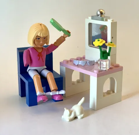 LEGO BELVILLE: Vanity Fun 5810 - USED 99% complete, WO box
